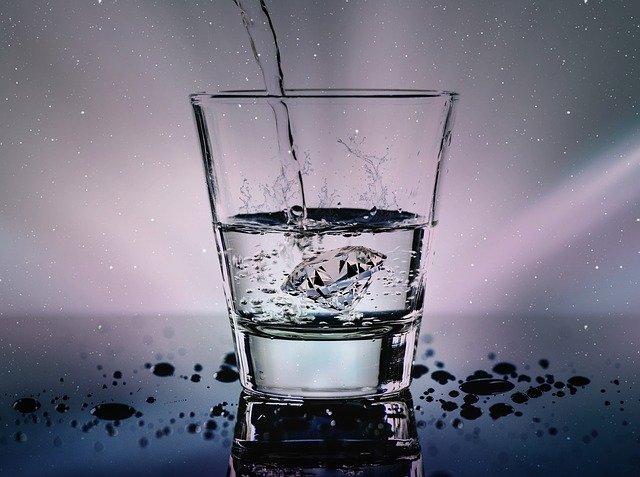 Яка саме мінеральна вода підходить для щоденного вживання